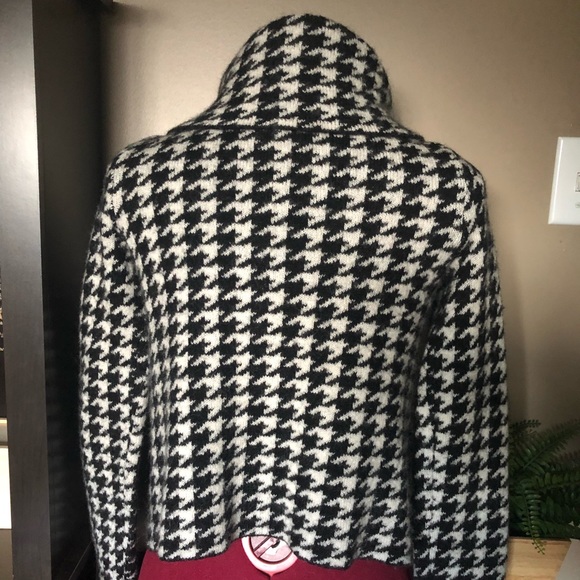 Soft wool, herringbone jacket. Great for fall. Great price. - Picture 7 of 9